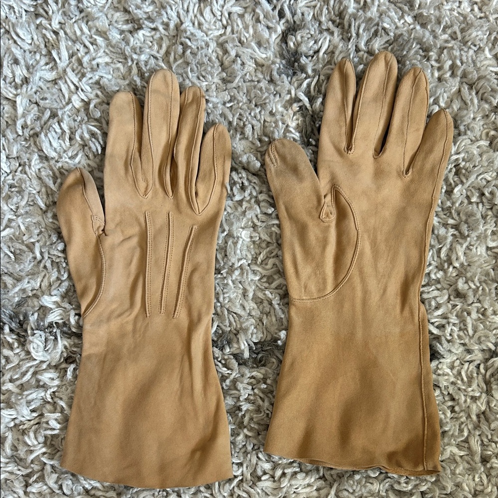 Elegant Tan Leather Gloves